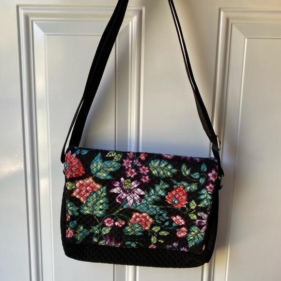 Vera Bradley turnabout crossbody in Vines Floral - Picture 7 of 16